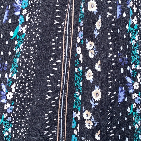 Floral Ruffle Blouse - Picture 5 of 5